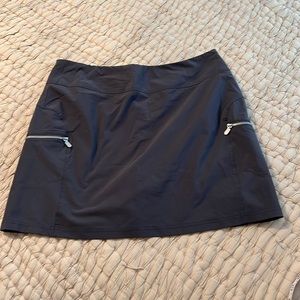 Ascend skort size 8